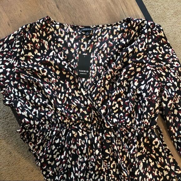 TORRID Leopard Print V Neck Blouse - Picture 7 of 7
